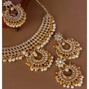 Gold Tone Pachi Kundan and Pearls Bridal Jewellery Set with Chandbali Style Earrings and Maangtika for Women