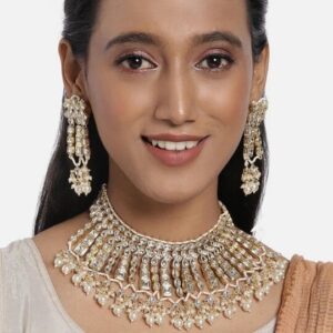 Read more about the article A Guide to Necklace Styling – Indian Traditional