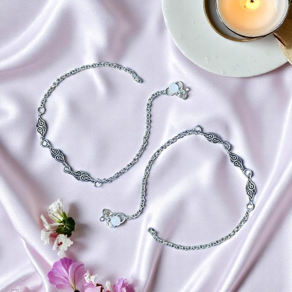 ACCESSHER Silver Plated Anklet Set with Ghungroos | Oxidised Leaf- Design Payal/Legchain/Foot Jewellery | Modern & Traditional Accessories Gift for Women & Girls (Design 1) - Image 4