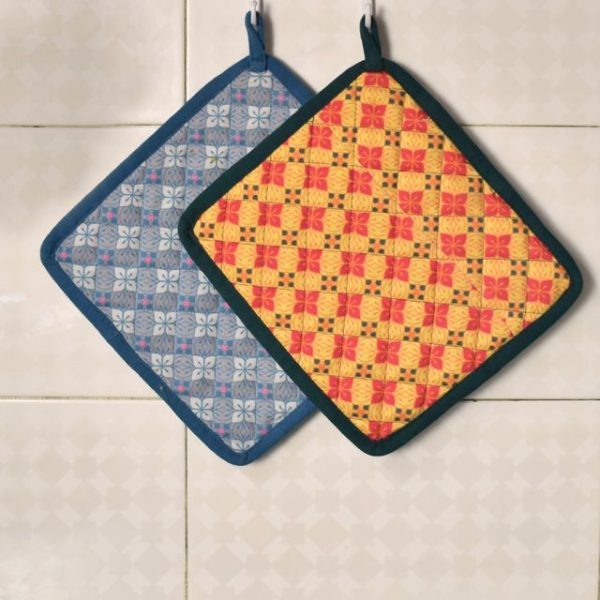 Indigifts Oven Microwave Pot Holders Set of 2| 8 x 8 Inch| Kitchen Cooking & Baking - Heat Resistant| Thick & Safe| Protection of Hands from Hot Utensils| Grill | Fabric- Cotton Duck | Poly Matty - Image 3