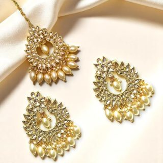 ACCESSHER Gold Tone Maangtikka Earring Set for Women Girls | Floral Kundan Work, Traditional Look | Latest Stylish Traditional Jewellery Set for Women & Girls (Design 3)