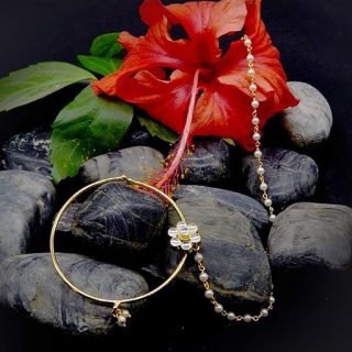 ACCESSHER Gold Plated Traditional Pachi/Jadau Kundan Embedded Bridal Statement Non Piercing/Clip On Nose Ring/Nathani with Pearl Chain for Women Pack of 1