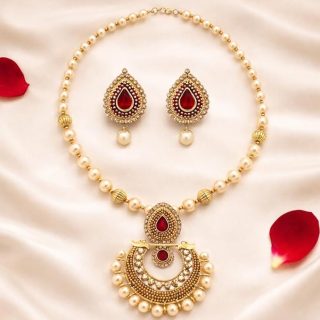 ACCESSHER Gold Plated Pearl & Maroon Kundan Pendant Necklace Set - Matching Earrings with Traditional Occasion Jewellery