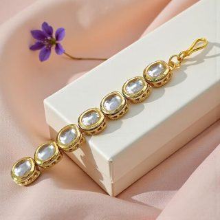 ACCESSHER Traditional Gold Plated Vilandi Kundan Embedded Minimal Style Ethnic Maang Tika Studded with Fish Hook Closure for Women and Girls Pack of 1