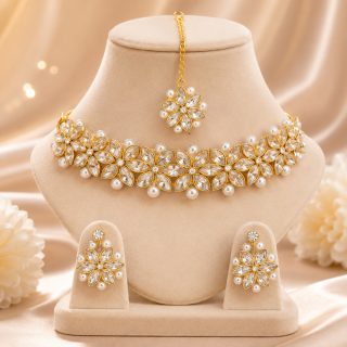 ACCESSHER Women's Elegant Gold Tone Floral Kundan Pearl Choker Necklace Set with Earrings & Maangtikka - Stylish Jewellery Set